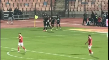 زد يتقدم على الأهلي بهدف ميسي في الشوط الأول بالدوري